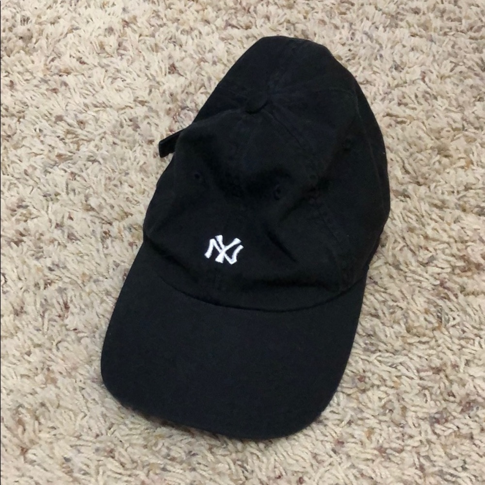 Black baseball cap